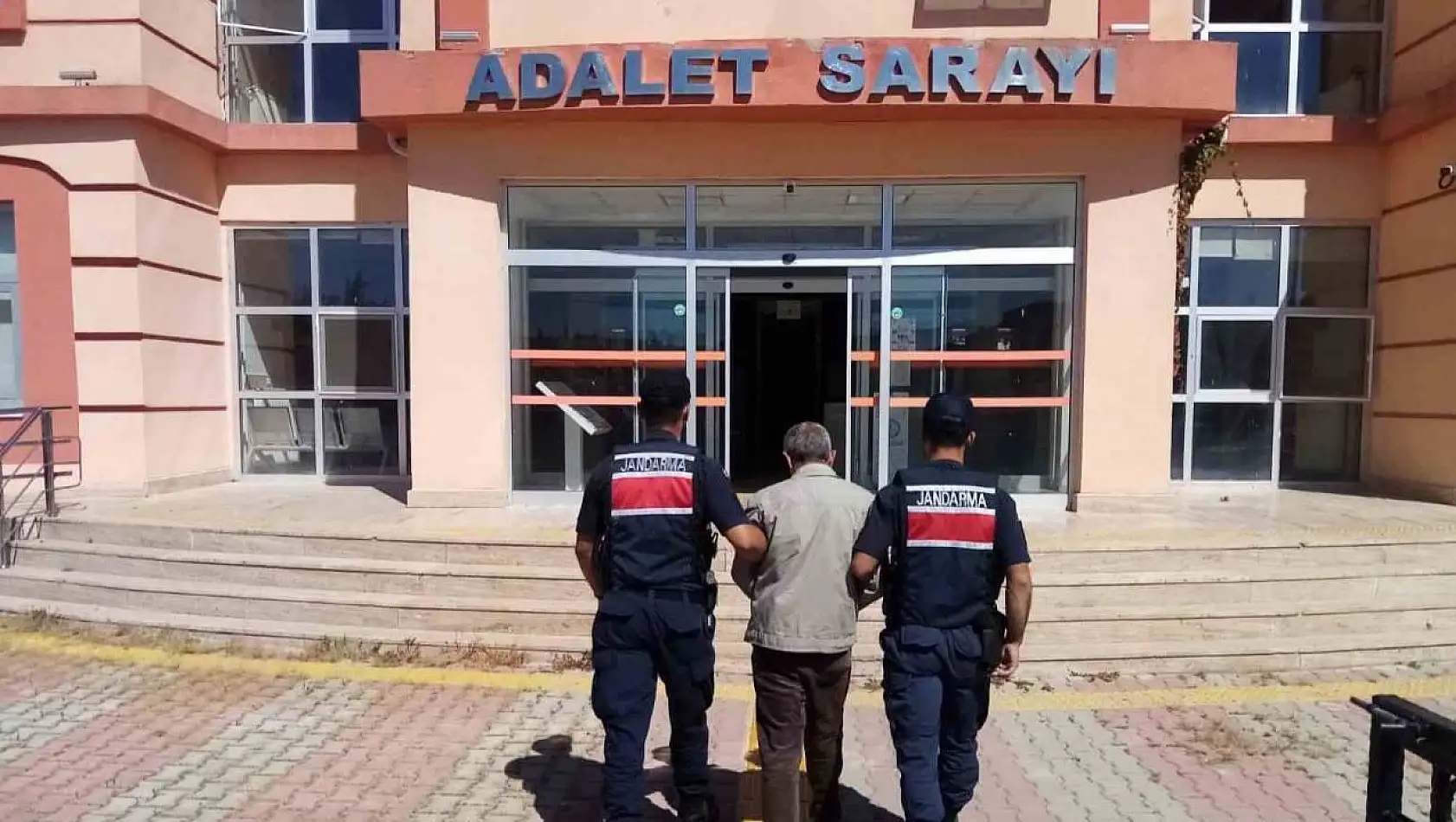 Yozgat'ta 4,56 kilo esrar ve 153 kök Hint keneviri ele geçirildi