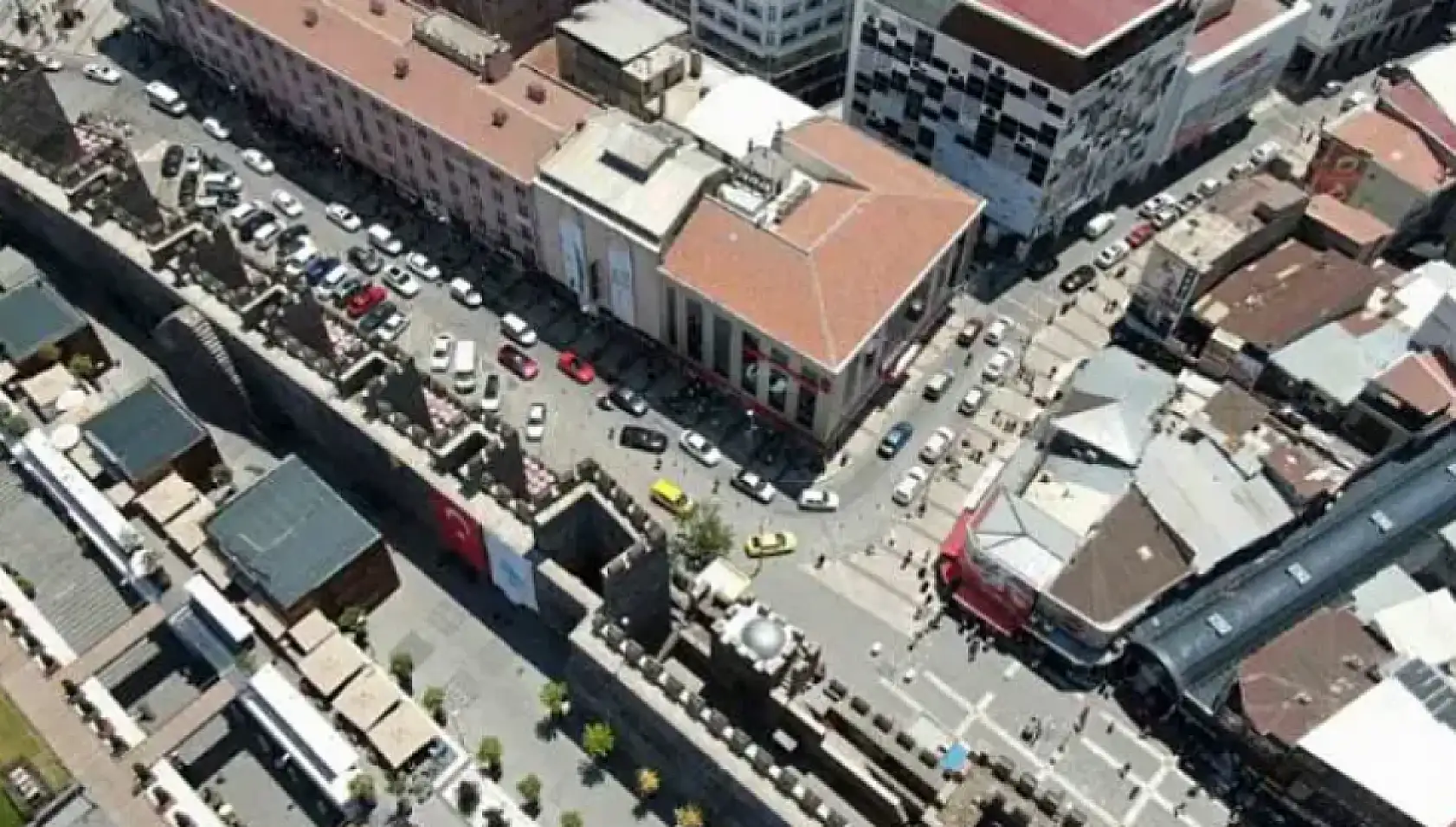 Kayseri'de bugün neler yaşandı? Kentin beldesi ilçe oldu, THY uçağı Kayseri'ye iniş yapamadı, Şehre ceza yağıyor... İşte kısa kısa haberler!