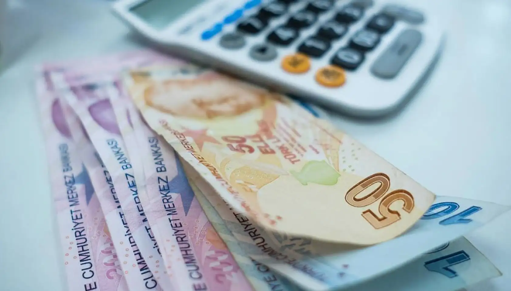 Asgari ücret 12 bin TL'ye düştü: Açlık sınırı 29 bin…