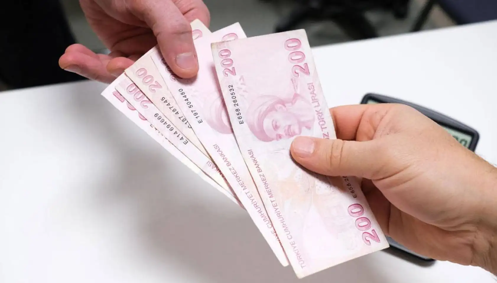 Asgari ücret 12 bin TL'ye düştü: Açlık sınırı 29 bin…