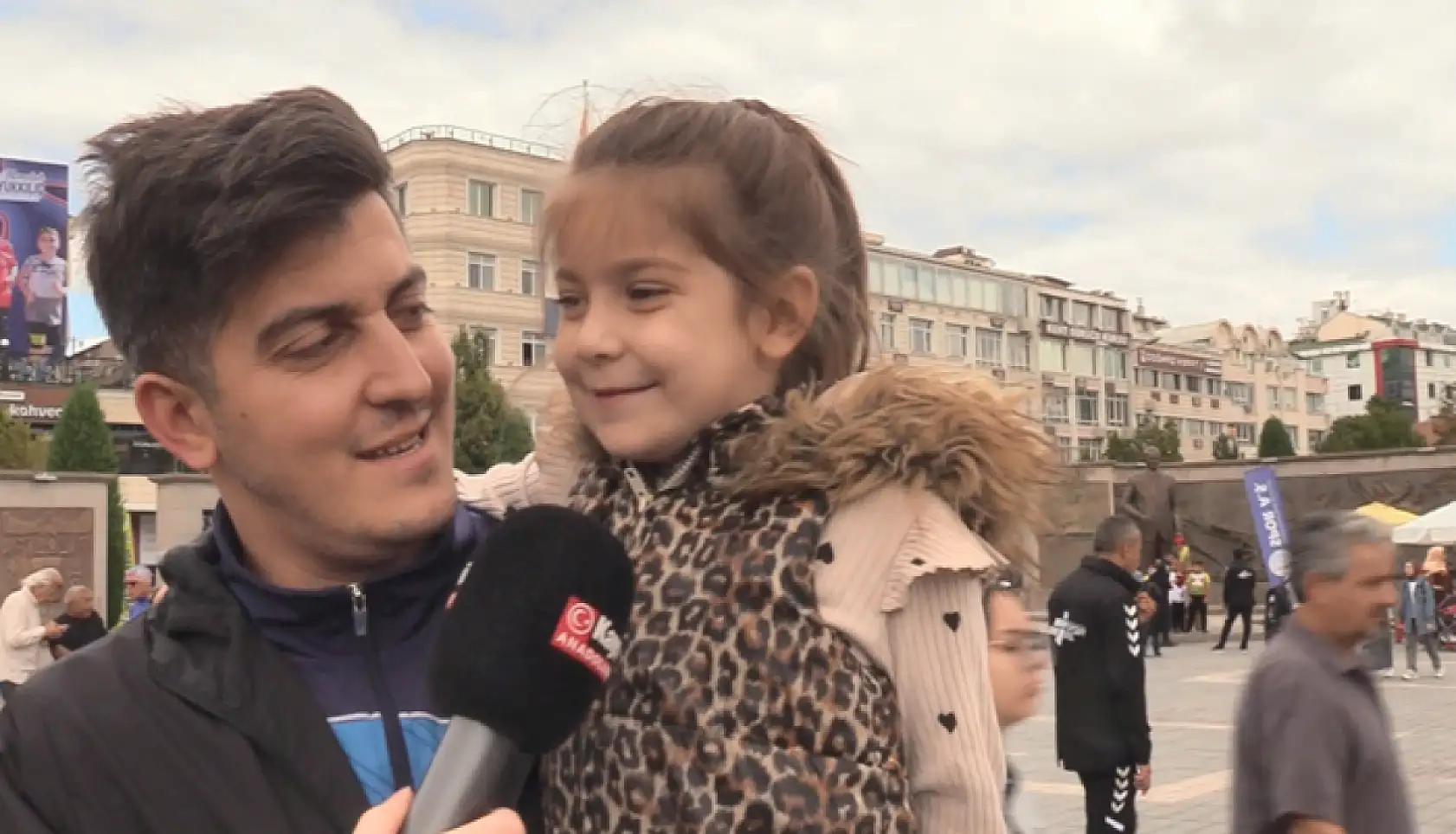 Kayseri Cumhuriyet Meydanı renkli görüntülere sahne oldu: İşte maratonun ilk gününden görüntüler!