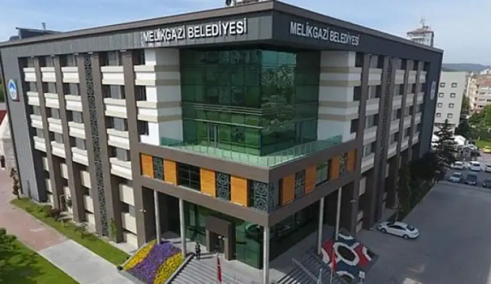 Kayseri'den kısa kısa haberler - Uçak Kayseri'ye zorunlu iniş yaptı, KayseriGaz'da 'Kayseri' sesi....