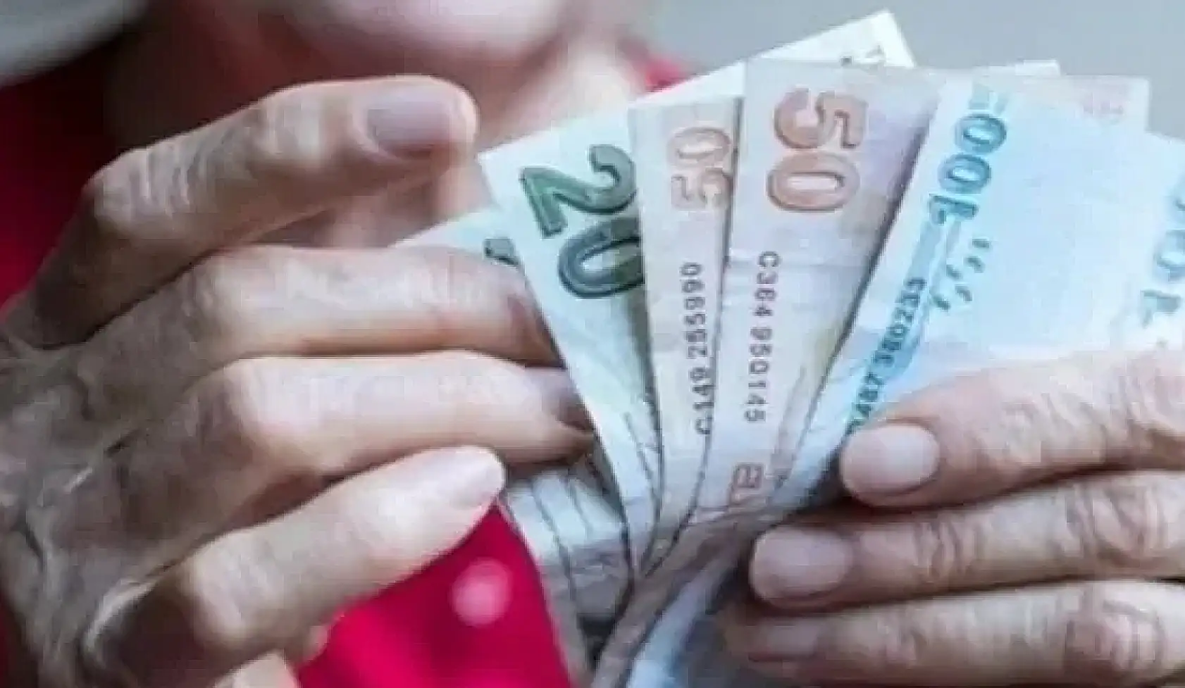 Emeklilere şok haber: Maaşlarda kesinti mi yapılacak?
