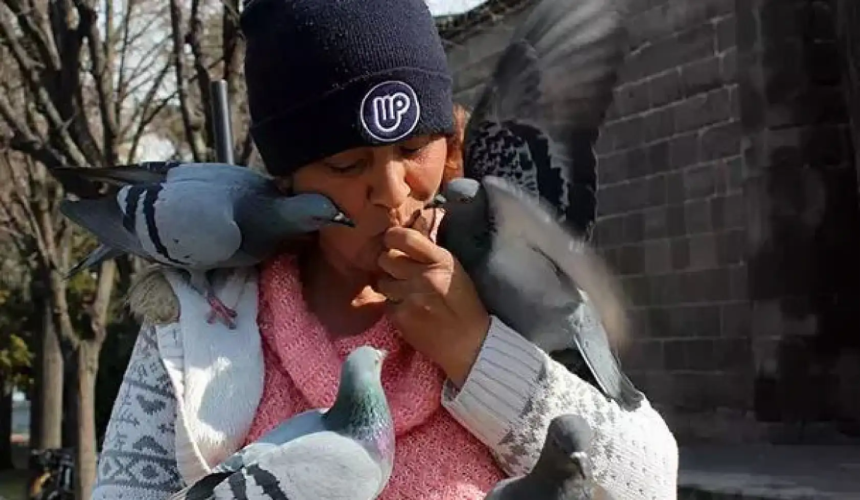 30 yıl önce gazinolarda şarkı söylüyordu – Şimdi Kayseri meydanında piyango bileti satıyor!