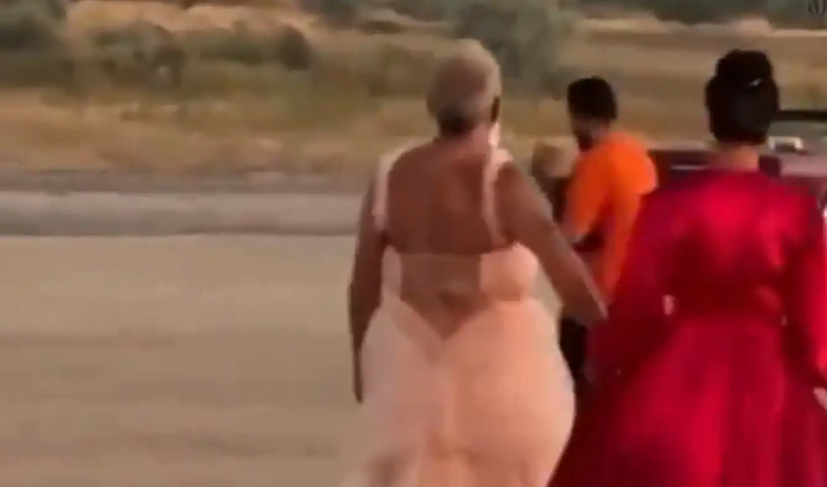 Böyle fotoğraf çekimi görülmedi: Erkek gelinlik giydi!