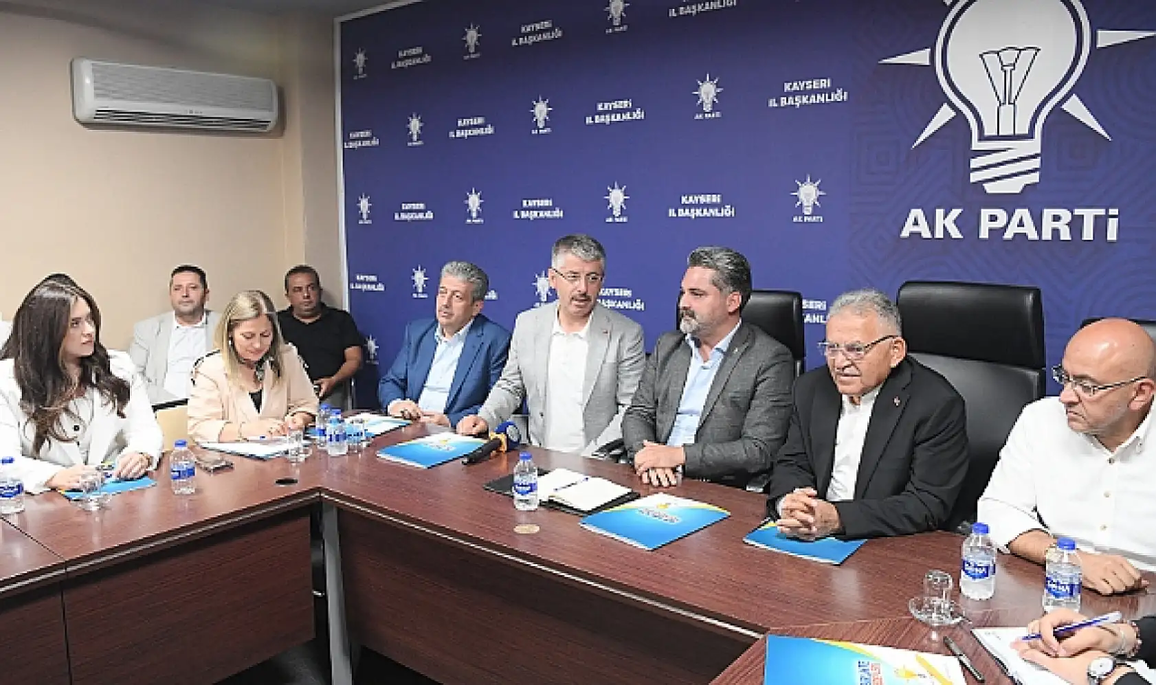 AK Parti Kayseri'de dikkat çeken değişiklikler! Bir bir görevden alınıyorlar!