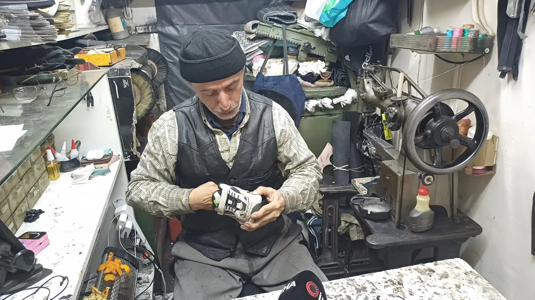 Kayseri’de usta tamirci, yoksulların yüzünü güldürüyor