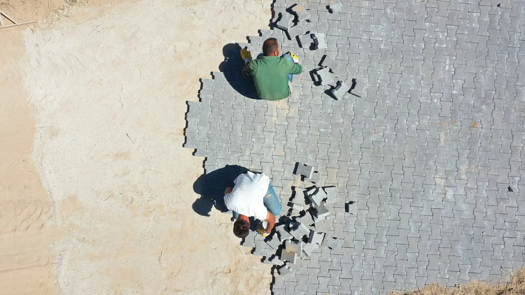 Kırsal yollara 108,9 milyon TL’lik kilitli parke döşendi