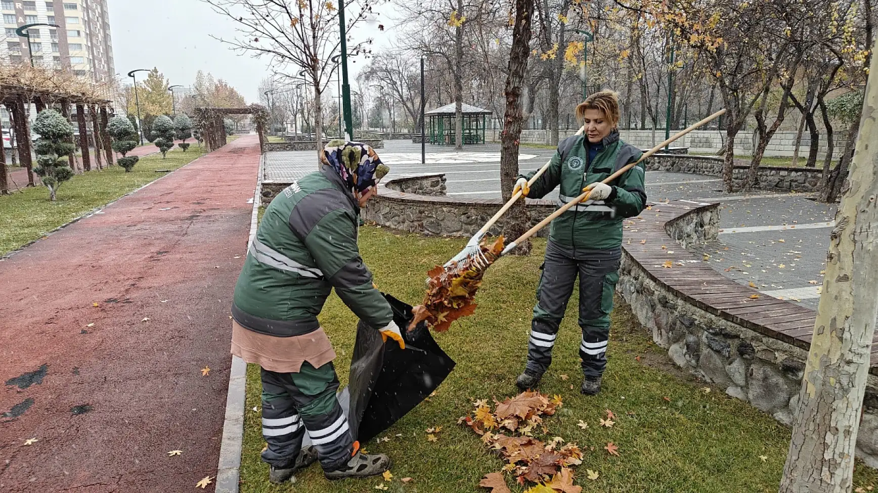 Kocasinan’da parklara kadın eli değiyor