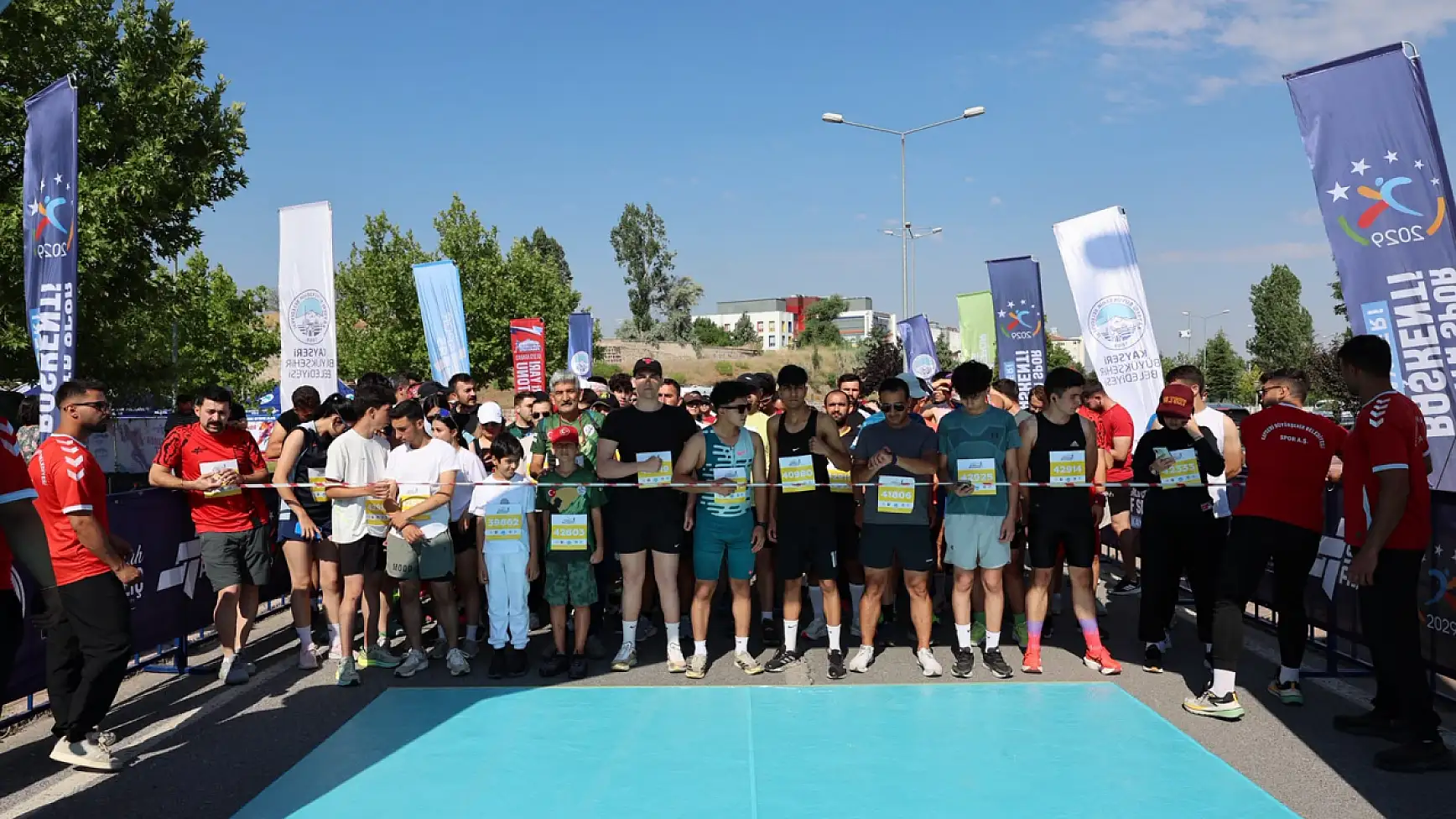 Kayseri'de 15 Temmuz mesajı parkurdan verildi! Yüzlerce kişi aynı anda koştu