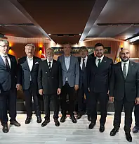 AK Parti Kayseri Teşkilatı'na 13 isim katıldı: CHP'den meclis üyeleri, DEVA'dan İl Başkanı, Teşkilat Başkanı, İlçe Başkanları...