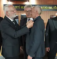 AK Parti Kayseri Teşkilatı'na 13 isim katıldı: CHP'den meclis üyeleri, DEVA'dan İl Başkanı, Teşkilat Başkanı, İlçe Başkanları...