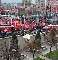 Alan taştı, kalabalık kontrol noktasına dayandı: İmamoğlu'nun ''adalet'' mektubu Kayseri'de okundu