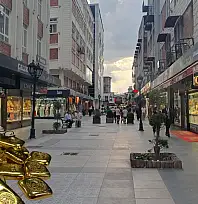 Altın bir anda yön değiştirdi: Yatırımcı bunu takip ediyor!