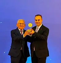 Bakan Kacır'dan Başkan Büyükkılıç'a ödül! Kayseri'nin projesi Türkiye'ye damga vurdu