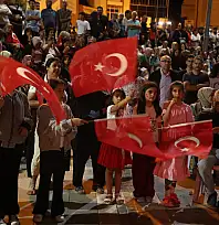 Binler tek meydanda buluştu! Geceye Yusuf Alper Güllü damga vurdu