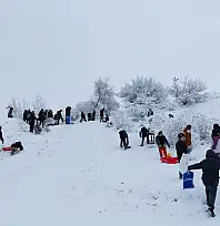 Erciyes'e gidemeyenler karın keyfini burada çıkardı