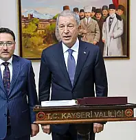 Hulusi Akar: 'Vali Çiçek'in Kayseri'de Devam Etmesini İstiyoruz'