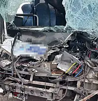 Kayseri'de işçi servisi tıra çarptı: Çok sayıda yaralı!