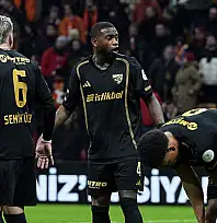 İstanbul'da kabusu yaşadık! Kayserispor içerde dışarda fark yemeye devam ediyor (4-0)