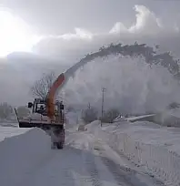 Kar savurma araçları saatlerce çalıştı: Kayseri'de kritik yol ulaşıma açıldı