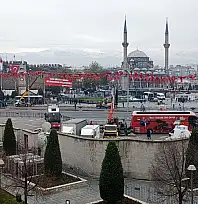 Kayseri Cumhuriyet Meydanı ve bazı yollar trafiğe kapatıldı: Otobüsler farklı güzergahlardan hareket ediyor!