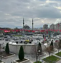 Kayseri Cumhuriyet Meydanı yeniden trafiğe açıldı: Seferler normale döndü!