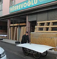 Kayseri'de 72 yaşında hayat mücadelesi: Dört tekerlekli arabayla ekmeğini kazanıyor