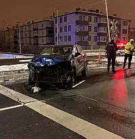 Kayseri'de araç yük treniyle çarpıştı: Sürücü yara almadan kurtuldu