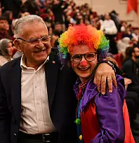 Kayseri'de engelsiz dayanışma buluşması! Başkan Büyükkılıç ve Vali Çiçek'ten yürekleri ısıtan kareler