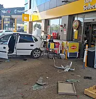 Kayseri'de faciadan dönüldü: Otomobil benzinliğe daldı!