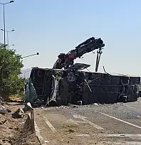 Kayseri'de feci kaza! Yolcu otobüsü yan yattı, ekipler bölgeye akın etti