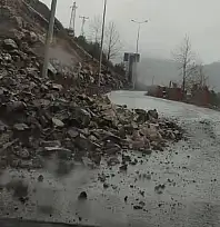 Kayseri'de heyelan! O yol trafiğe kapatıldı