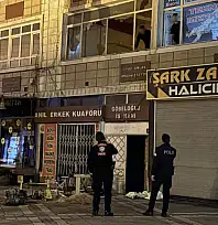 Kayseri'de iş merkezinde hareketli saatler: Camları kırıp eşyaları aşağı attı, polis 2 saat uğraştı!