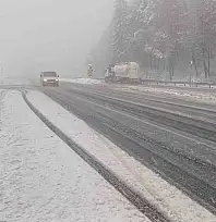Kayseri'de kar alarmı! Yolda mahsur kalan aile donmaktan son anda kurtarıldı