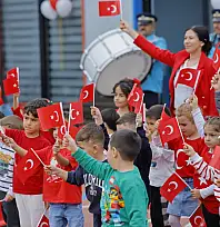 Kayseri'de miniklerden Cumhuriyet coşkusu! Türk bayraklarıyla unutulmaz kutlama