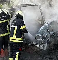 Kayseri'de müstakil evin otoparkında alev alan otomobil küle döndü!