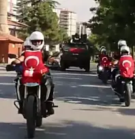 Kayseri'de okulun ilk gününe damga vuran buluşma! Atanur Aydın onu yalnız bırakmadı