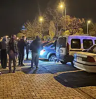 Kayseri'de park halindeki 5 otomobilin lastiğini kestiler!