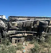 Kayseri'de sabah saatlerinde kaza! Kamyonet yan yattı
