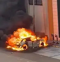 Kayseri'de şarj istasyonunda korku dolu anlar: Elektrikli araç alev topuna döndü!