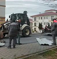 Kayseri'de şiddetli fırtına: Çatılar yerinden söküldü – Uyarılar peş peşe geldi!