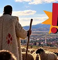 Kayseri'de siyasette alışılmadık çıkış! Elinde değnek, sırtında kepenek...