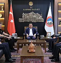 Kayseri'de terfi eden emniyet müdürleri Vali Çiçek'i ziyaret etti!