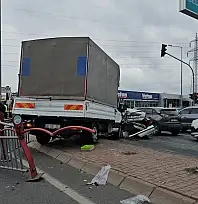 Kayseri'de trafik kazası - Ortalık savaş alanına döndü: 1'i ağır 3 yaralı!