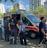 Kayseri'de tramvay durağı yanında kaza! Motosiklet yayaya çarptı
