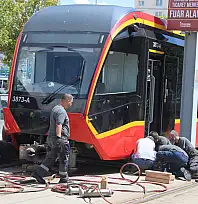 Kayseri'de tramvayın altında kaldı! 24 yaşındaki kadın ağır yaralandı