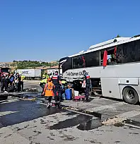 Kayseri'deki feci kazanın ardından yol yeniden açıldı! Devrilen otobüs kaldırıldı