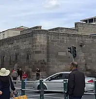 Kayseri'nin kalbinde korkutan manzara! Bir anlık hata faciaya dönüşebilir