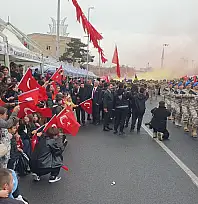 Kayseri Valisi'nin çağrısı karşılıksız kalmadı: Cumhuriyet Meydanı doldu taştı!